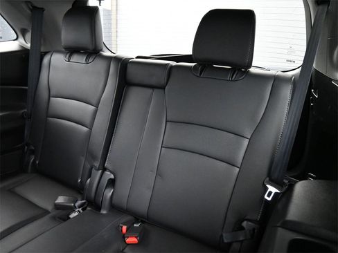 Used 2019 Honda Pilot Touring image 23