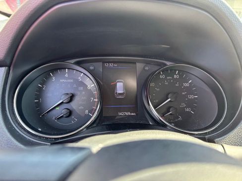 Used 2018 Nissan Rogue SL w/ Premium Package image 9