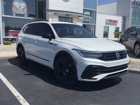 Used 2023 Volkswagen Tiguan SE R-Line AWD/4WD image 1