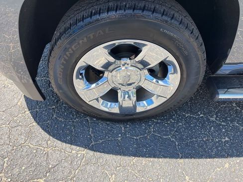 Used 2019 Chevrolet Tahoe LT w/ LT Signature Package AWD/4WD image 29