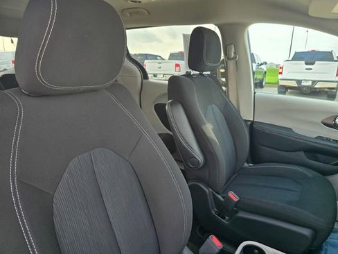 Used 2023 Chrysler Voyager LX FWD image 21