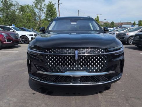Used 2024 Lincoln Nautilus Reserve w/ Equipment Group 202A AWD/4WD image 2