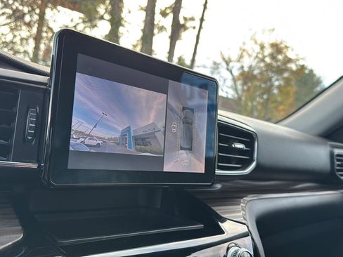 Used 2022 Ford Explorer Limited image 24