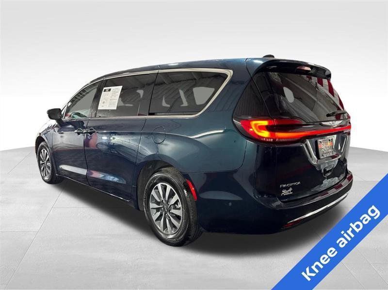 Used 2023 Chrysler Pacifica Touring-L w/ Uconnect Theater Family Group FWD image 7