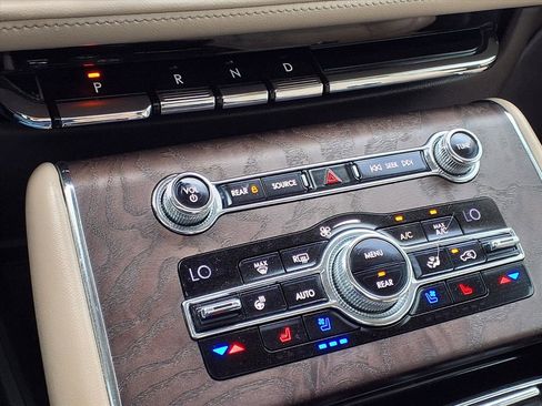 Used 2020 Lincoln Aviator Reserve w/ Equipment Group 201A image 8