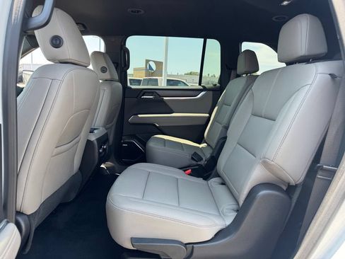 Used 2026 GMC Acadia Elevation w/ Elevation Premium Package AWD/4WD image 13