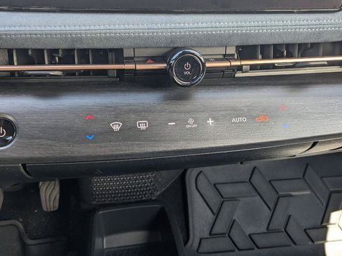 Used 2023 Nissan Ariya AWD/4WD image 26