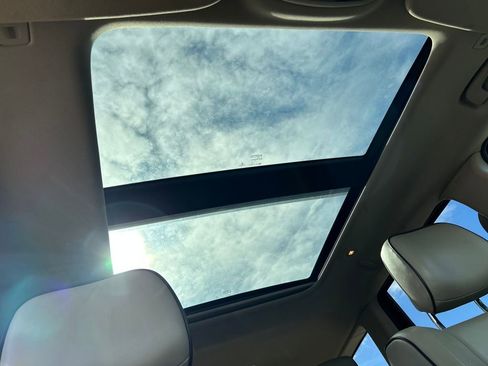 Used 2017 Jeep Grand Cherokee Overland image 23