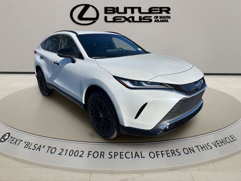 Used 2023 Toyota Venza Nightshade image 3