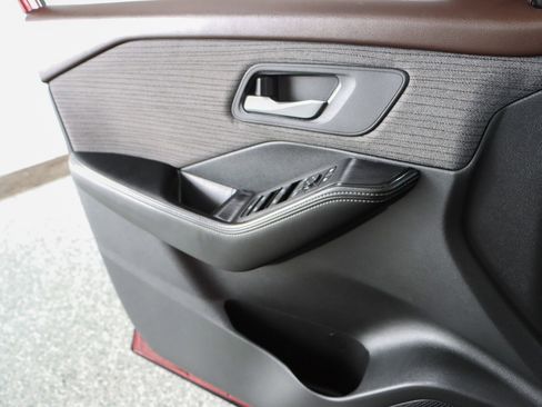 Used 2023 Nissan Rogue SV image 21