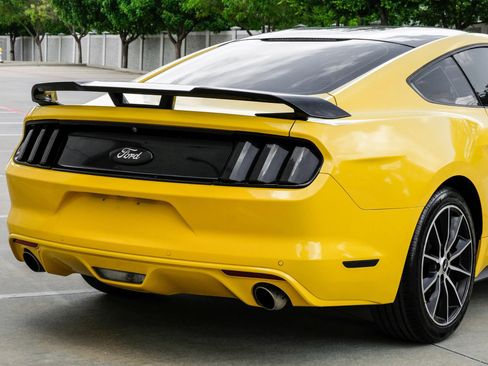Used 2017 Ford Mustang GT w/ GT Performance Package RWD image 6