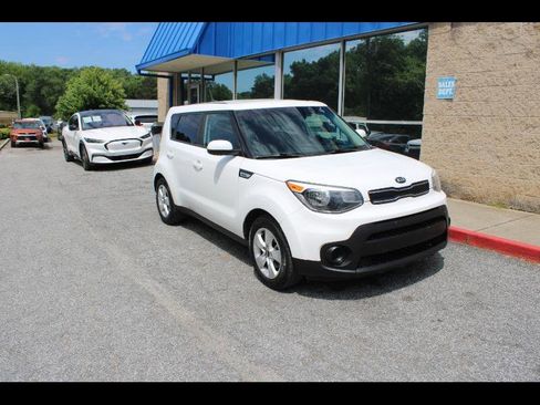 Used 2018 Kia Soul FWD image 1