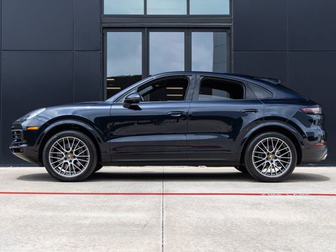 Certified 2021 Porsche Cayenne Coupe AWD/4WD image 2