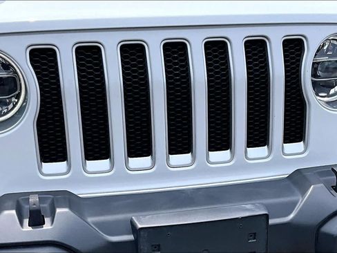 Used 2022 Jeep Wrangler Unlimited Sahara w/ LED Lighting Group AWD/4WD image 28