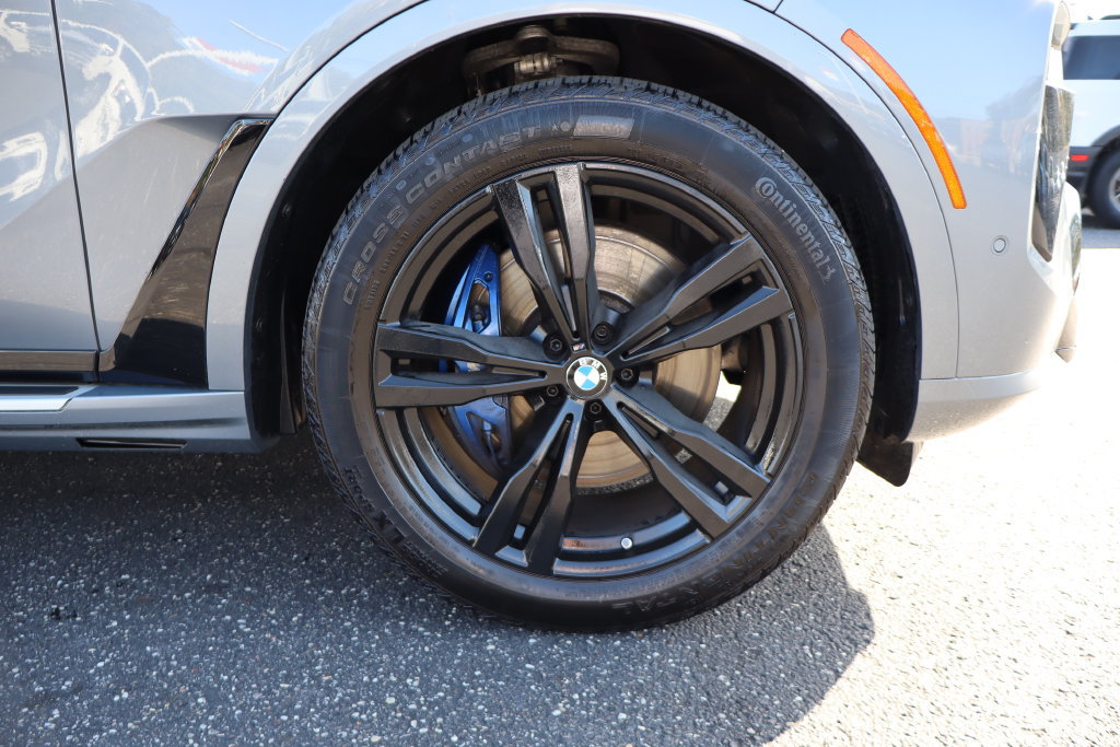Used 2023 BMW X7 xDrive40i w/ M Sport Package AWD/4WD image 13