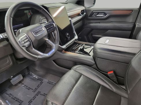 Used 2025 GMC Yukon XL Denali AWD/4WD image 9