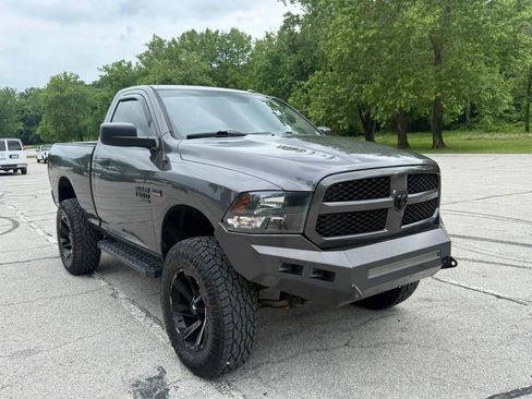 Used 2019 RAM 1500 Express w/ Express Value Package AWD/4WD image 3