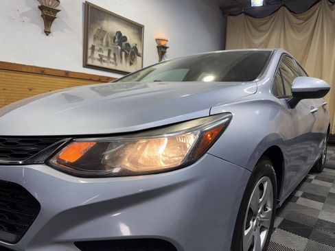 Used 2017 Chevrolet Cruze LS FWD image 7