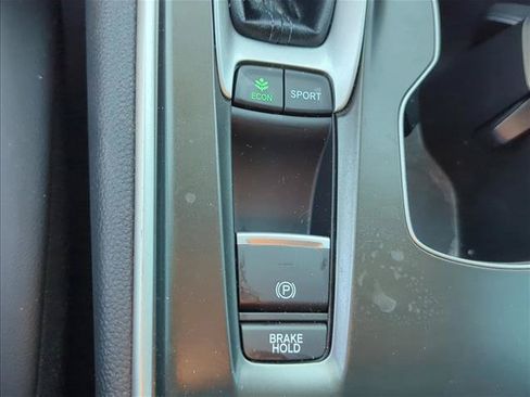 Used 2018 Honda Accord Sport image 20