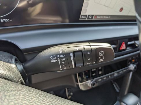 Certified 2025 Kia Seltos EX w/ EX Sunroof Package FWD image 33