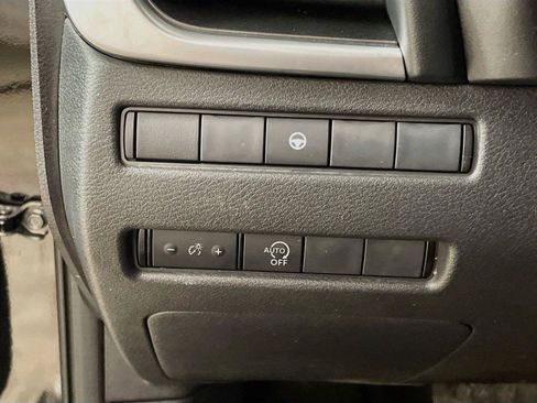 Used 2023 Nissan Rogue SV AWD/4WD image 14