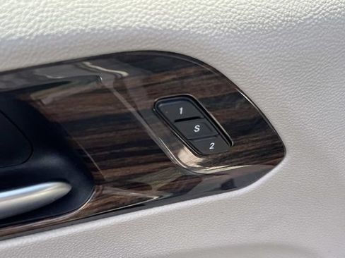 Used 2023 Chrysler Pacifica Limited FWD image 18