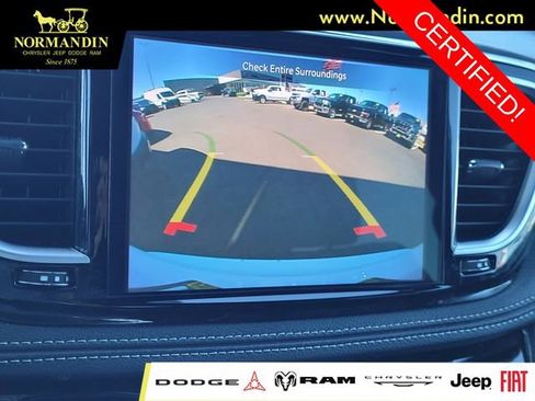 Certified 2025 Chrysler Pacifica Limited FWD image 10