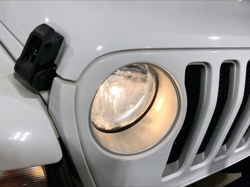 Used 2021 Jeep Wrangler Unlimited Sahara image 26