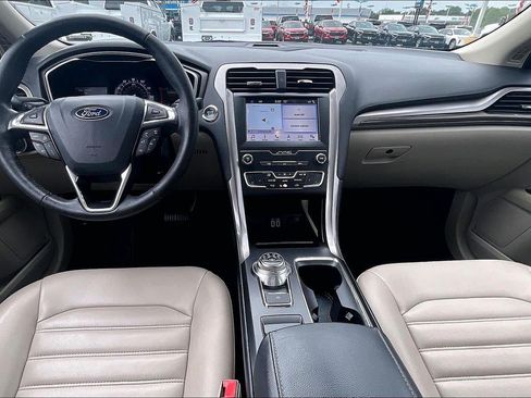 Used 2019 Ford Fusion SEL FWD image 16