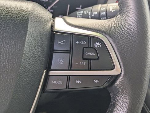 Used 2025 Toyota Sienna XLE w/ XLE Plus Package FWD image 27