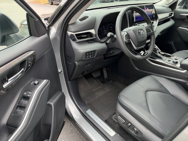 Used 2026 Toyota Highlander Limited AWD/4WD image 11