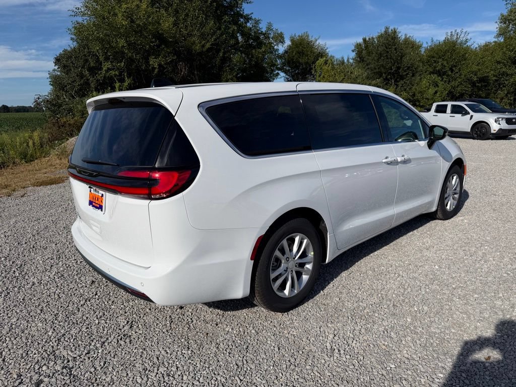 New 2027 Chrysler Pacifica Select FWD image 31