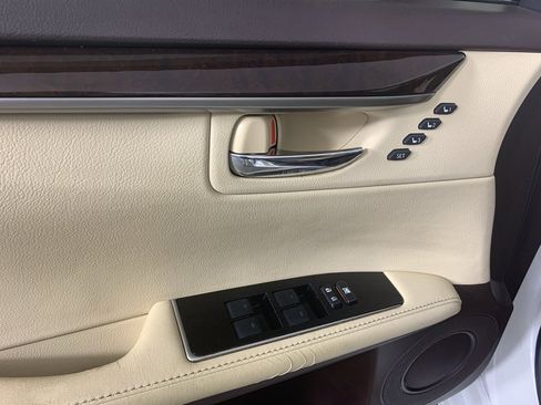 Used 2016 Lexus ES 350 w/ Premium Package w/Wood Trim image 14