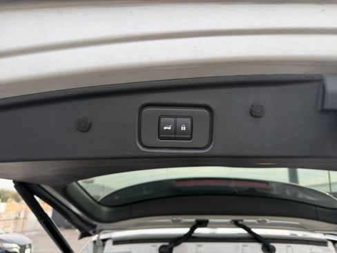 Used 2025 Nissan Pathfinder SV image 23