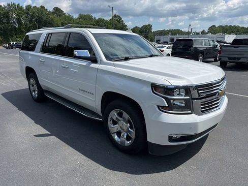 Used 2020 Chevrolet Suburban Premier AWD/4WD image 7