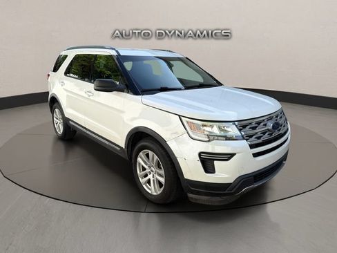 Used 2018 Ford Explorer XLT AWD/4WD image 6