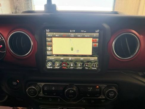Used 2018 Jeep Wrangler Unlimited Rubicon w/ Dual Top Group AWD/4WD image 19
