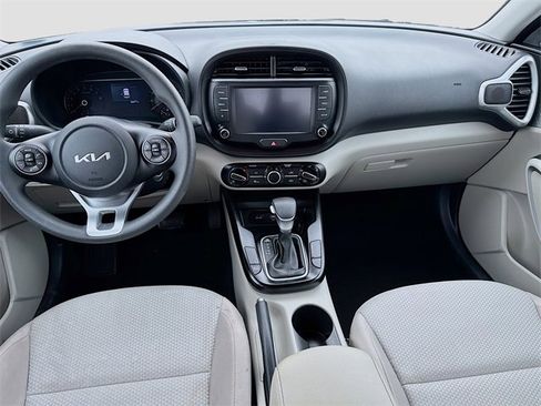 Used 2022 Kia Soul LX image 13