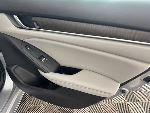 Used 2018 Honda Accord Touring image 27