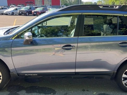 Used 2016 Subaru Outback 2.5i Limited AWD/4WD image 4