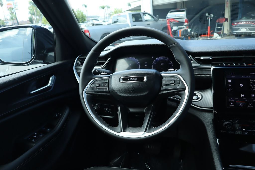 Used 2024 Jeep Grand Cherokee L Altitude RWD image 27