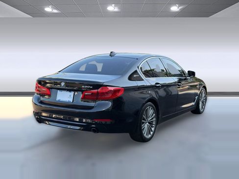 Used 2018 BMW 530e xDrive AWD/4WD image 9