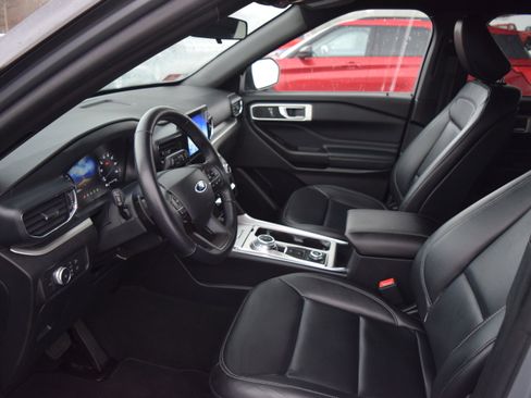 Used 2020 Ford Explorer XLT w/ Equipment Group 202A image 11