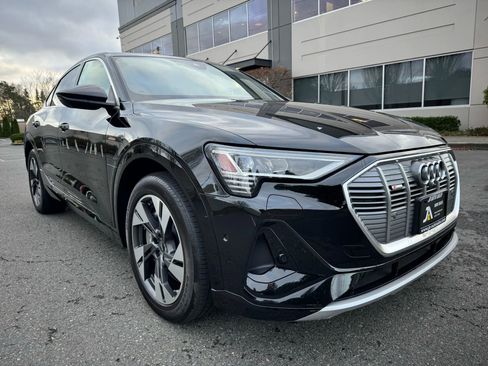 Used 2022 Audi e-tron Premium Plus image 2