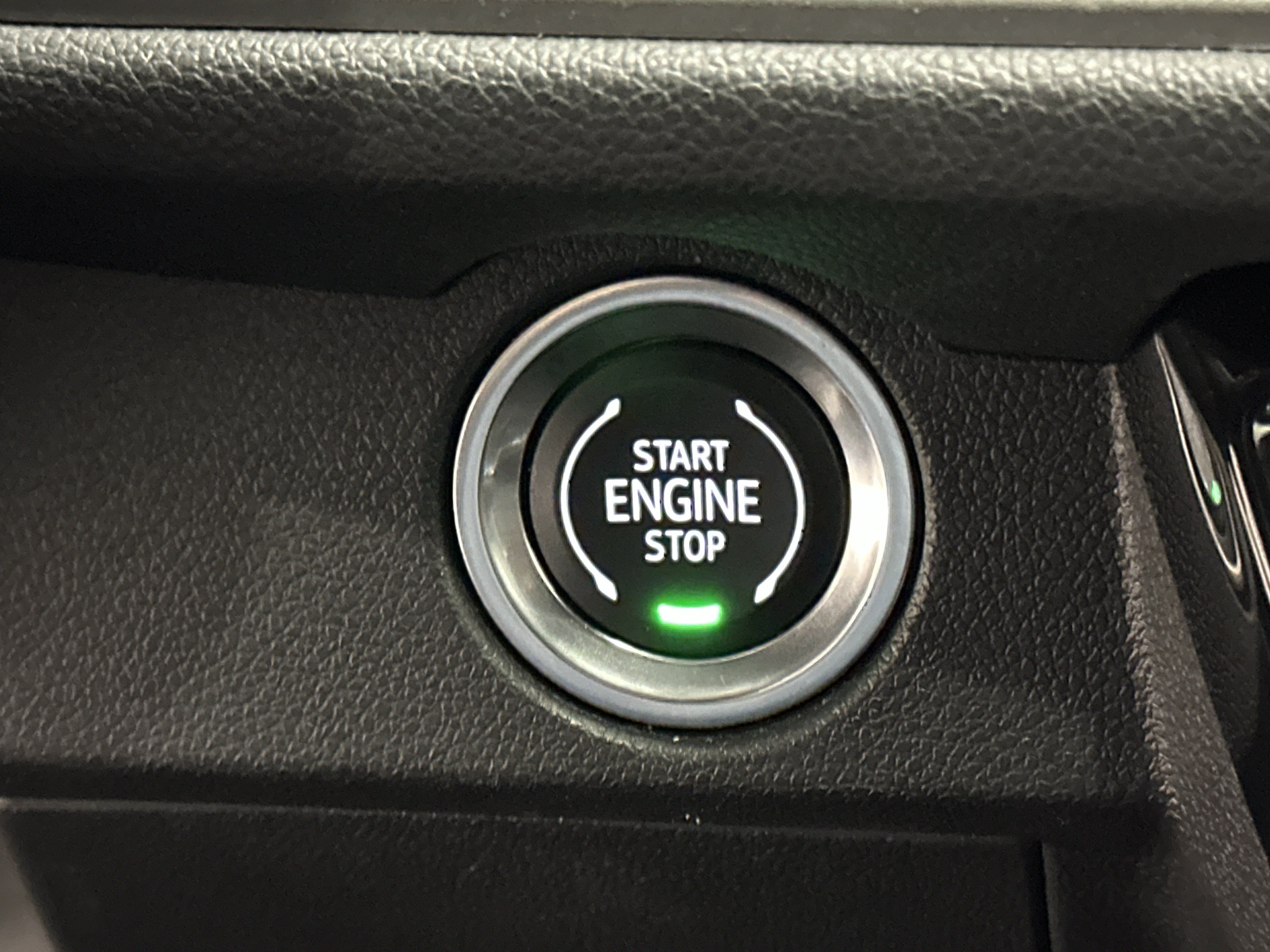 Used 2025 Chevrolet Traverse LT AWD/4WD image 31
