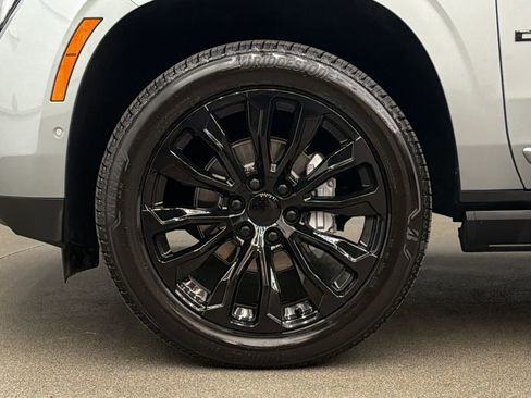 Used 2025 GMC Yukon XL Denali w/ Sun & Power Step Package image 10