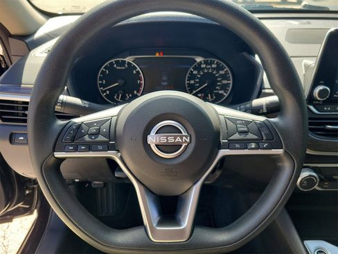 Used 2024 Nissan Altima 2.5 SV image 18