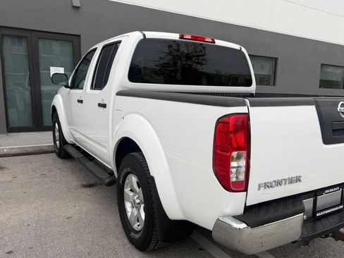 Used 2011 Nissan Frontier SV RWD image 4