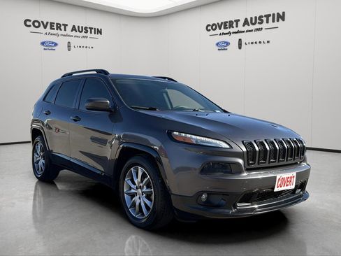 Used 2018 Jeep Cherokee Latitude FWD image 25