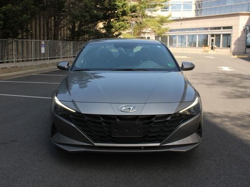 Used 2023 Hyundai Elantra SEL w/ Convenience Package FWD image 3